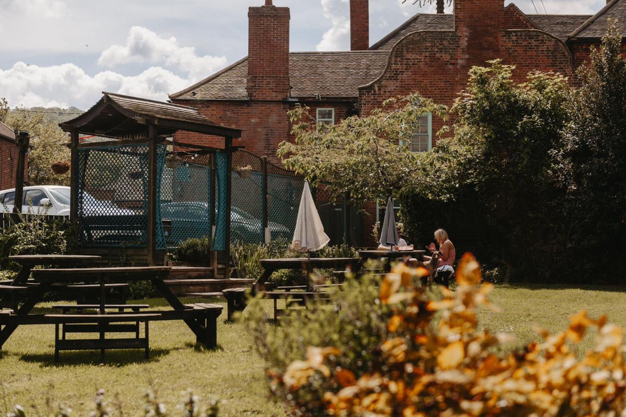Old Orleton Inn Wellington  Bagian luar foto