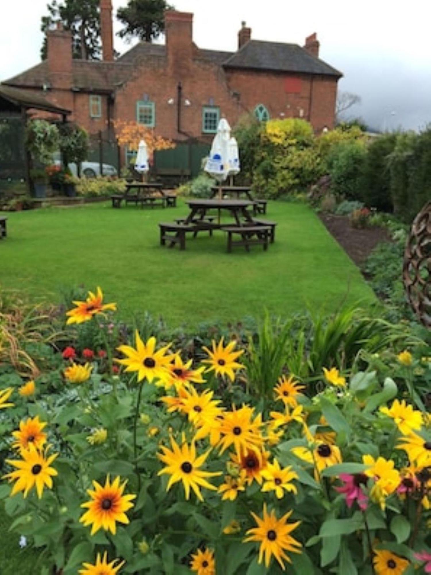 Old Orleton Inn Wellington  Bagian luar foto