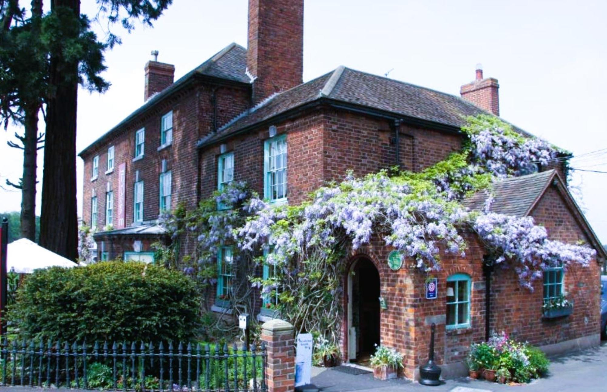 Old Orleton Inn Wellington  Bagian luar foto